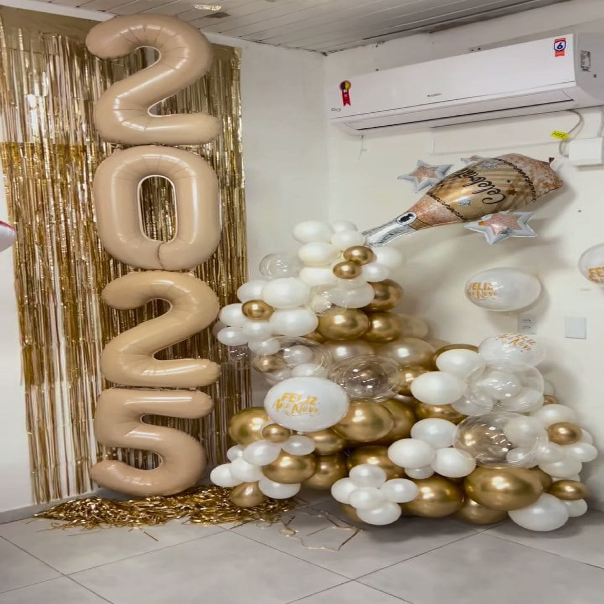 Mega Jumbo Happy New Year Balloon Arrangement (NY-ID#0111)